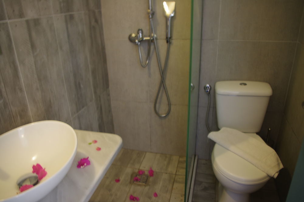 Iris Boutique Hotel Kamári Exteriör bild