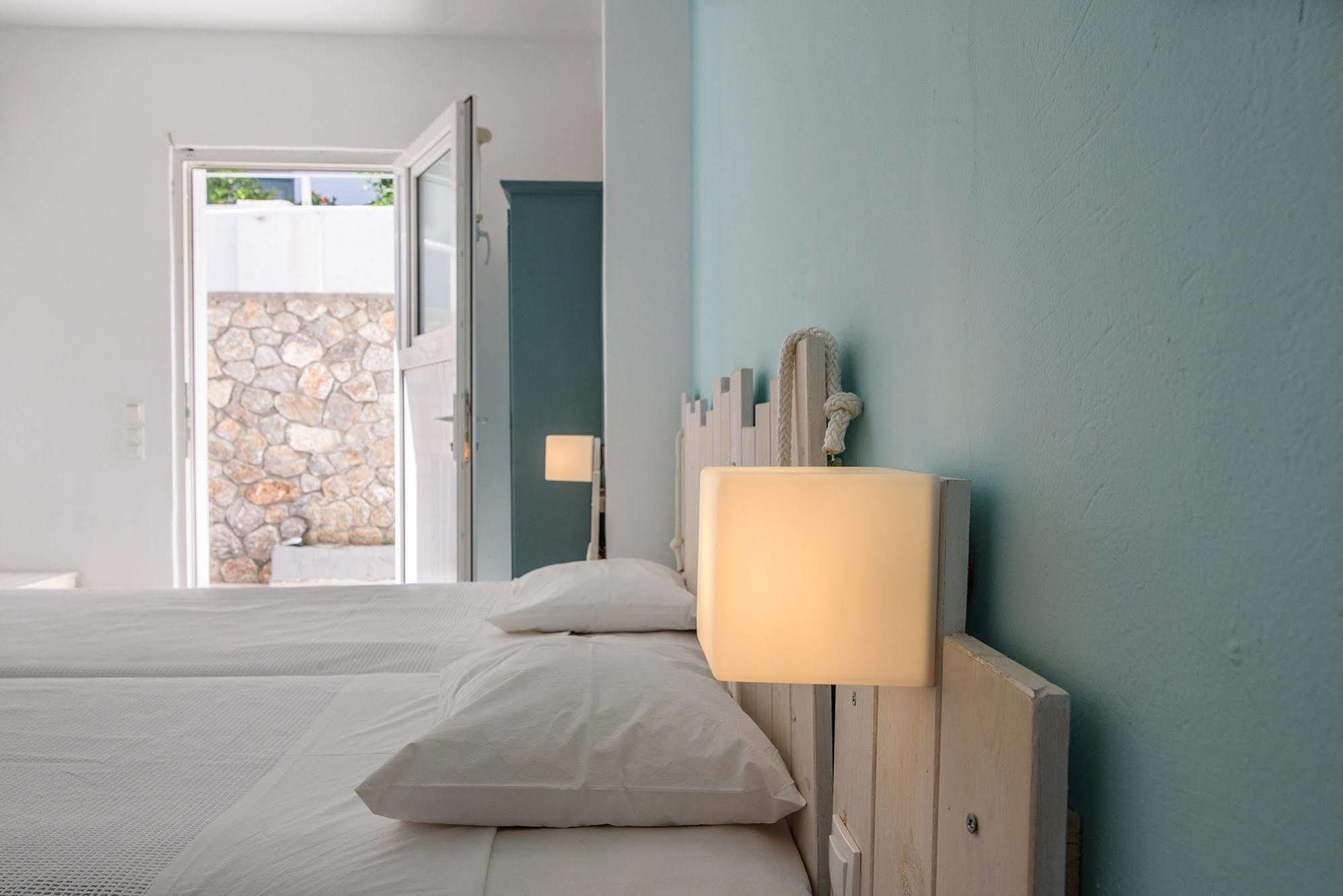 Iris Boutique Hotel Kamári Exteriör bild